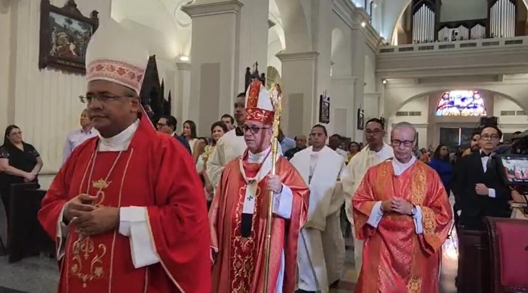 Arzobispo de Santiago llama a servir con humildad durante misa por Santiago Apóstol