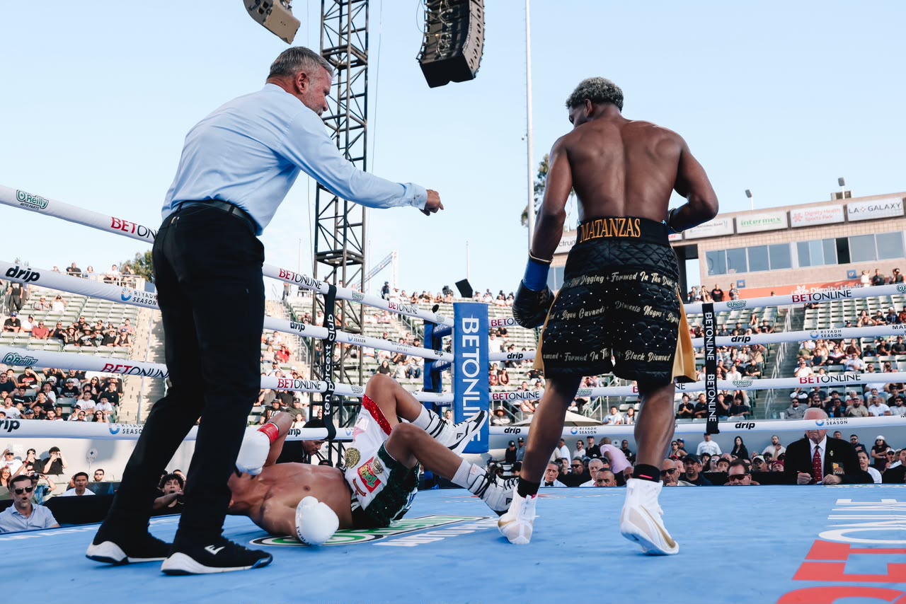 Con esta victoria, Andy Cruz continúa consolidando su ascenso en el boxeo profesional y suma una nueva presentación convincente que fortalece su posición entre los principales contendientes de la actualidad.