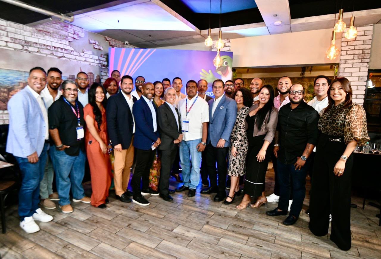 En la rueda de prensa estuvieron presentes Iván Ruiz, director de RTVD-Canal 4; Valentín Báez, vicepresidente de Programación y Contenido de Grupo Corripio, Frank Camilo, director de CDN Deportes Canal 36 y Miguel Medina, CEO de Grupo de Medios Panorama.