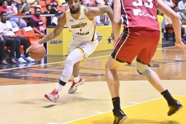 Los Metros redujeron la desventaja al regresar del descanso, al imponerse 25-22 en el tercer parcial para colocar el marcador 75-64 de cara a los últimos 10 minutos.