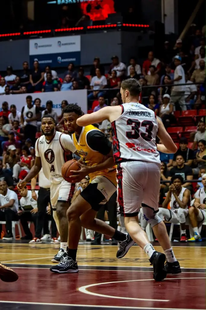El sexto partido de la Gran final de la LNB entre Gigantes Basketball Club y Metros de Santiago será este domingo, desde las 7:00 de la tarde, en el Polideporti Mario Ortega de San Francisco de Macorís.