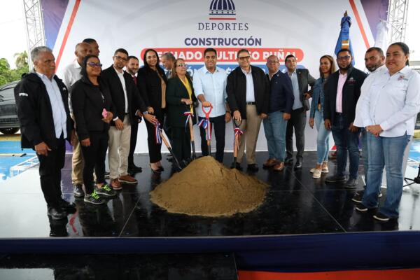 Durante el acto, el ministro de Deportes y Recreación (Miderec) , Kelvin Cruz, destacó que la obra representa una inversión en el presente y el futuro de la juventud, al ofrecer un espacio que promueve la sana recreación y el desarrollo del talento deportivo.