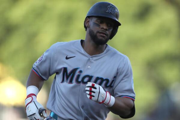 Los 14 hits de López, los más entre todos los jugadores, se sumaron a su promedio de .346, el mejor de las Grandes Ligas.