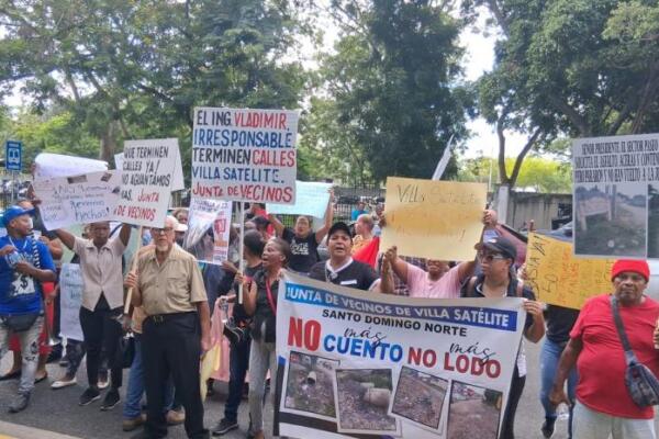 Comunitarios en Villa Mella marcharon en demanda de reinvindicaciones sociales. Foto: Fuente externa 