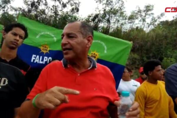 La Vega: comunitarios marchan por carretera y agua potable.