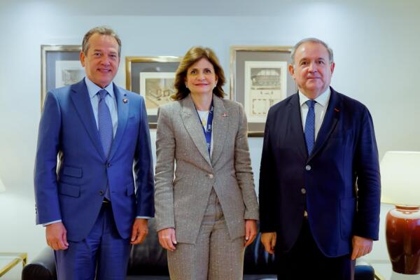 La vicepresidenta avanzó con la CEOE en conversaciones sobre una posible aplicación piloto del Modelo 4T en el país. Foto: Fuente externa 