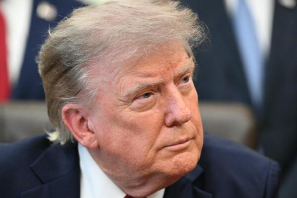 El presidente de Estados Unidos, Donald Trump, hace un anuncio sobre la innovación nuclear estadounidense en el Despacho Oval de la Casa Blanca, en Washington D. C., el 24 de julio de 2026. (Foto de Mandel NGAN / AFP)
