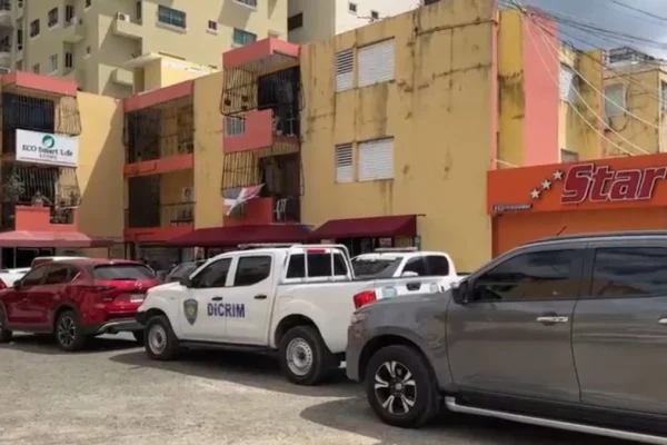 Hallan dos personas en estado de descomposición en apartamento de avenida Rómulo Betancourt