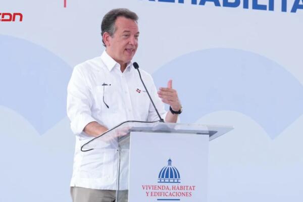  Ito Bisonó, ministro de Vivienda, Hábitat y Edificaciones.