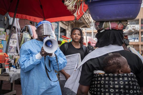 Imagen de archivo de un trabajador de Unicef durante el brote de ébola desatado en la República Democrática del Congo (RDC) que se propagó a Uganda, ya libre de la enfermedad. Foto. Fuente externa 