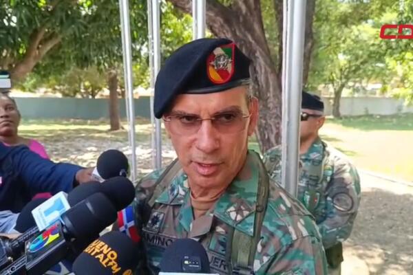 Comandante del Ejército recorre y asegura la frontera en Dajabón.