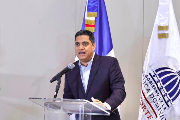 El ministro Cruz reveló que los atletas de deportes individuales que obtengan medalla de oro recibirán un incentivo económico de RD$300,000. Foto: Fuente externa 