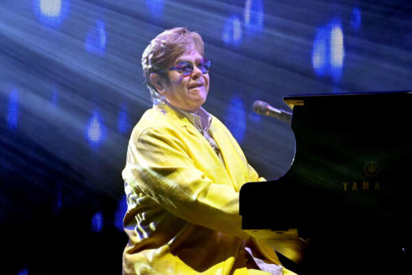 Elton John, músico británico.