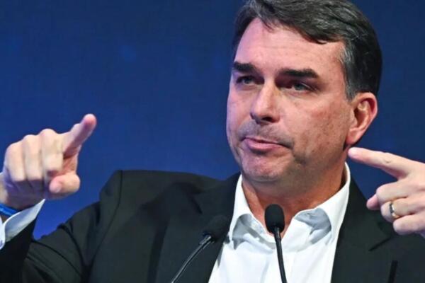 El partido de Lula denuncia a Flavio Bolsonaro ante la Justicia Electoral por ataques a las urnas
