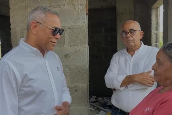 Senador Franklin Romero visita madre de ganadora de oro en Juegos Centroamericanos y asume gastos para terminar la casa