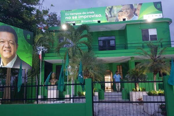 Casa Nacional de la Fuerza del Pueblo, ubicada en la avenida Simón Bolívar, esquina Doctor Báez, en Gazcue 