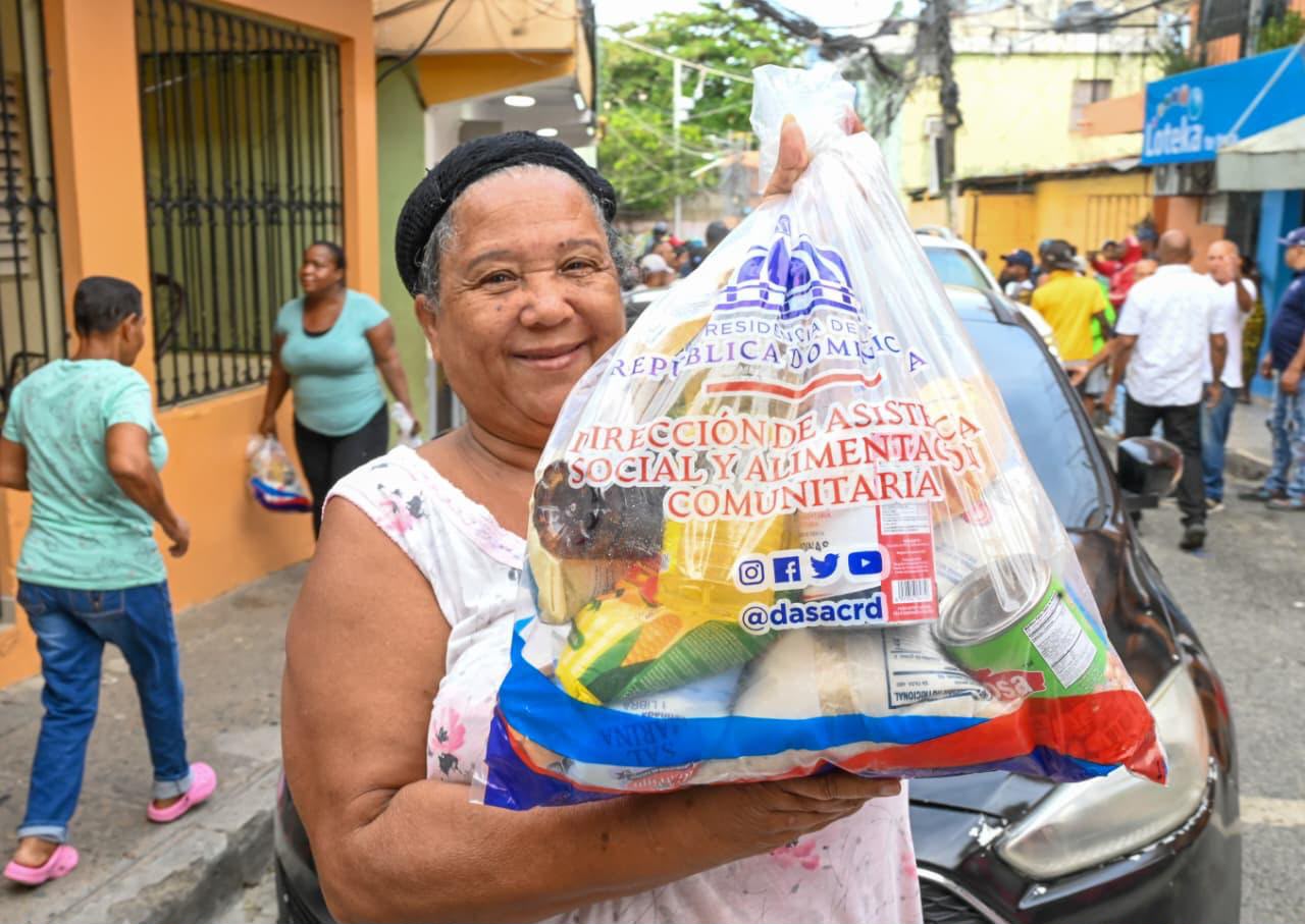 Gobierno impacta a miles de familias de Samaná con inversión de RD$15.8 millones en asistencia social