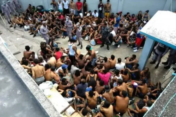 Esta situación, no es única del destacamento de Alma Rosa, sino que se trata de una verdad que grita a voces en la mayoría de centros de detenciones de República Dominicana. Foto: Fuente externa 