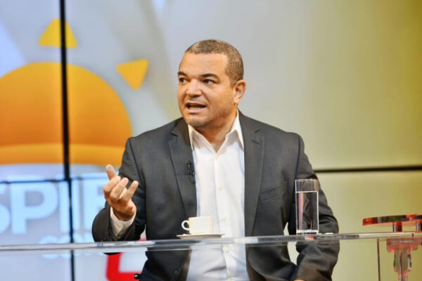 Héctor Ygonet gesticula durante entrevista en Despierta con CDN / foto: Félix de la Cruz - CDN