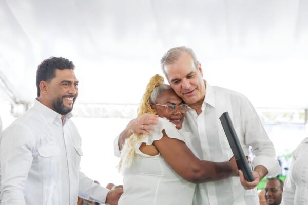 También en Montecristi entregará títulos de propiedad, pondrá en funcionamiento el Sistema 9-1-1, inaugurará las carreteras Palo Verde-Laguna Verde y Hatillo Palma-Derramadero-Agua de Luis, el Hospital Municipal de Guayubín, el techado deportivo del Centro Educativo Luis José Antonio y sostendrá encuentros con estudiantes. Foto: Fuente externa 