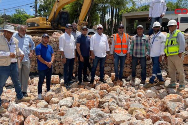 Construyen muro de gaviones en Arenoso contra crecidas del Yuna

