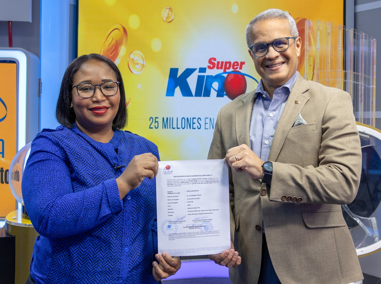 LEIDSA entrega certificado a Enfermera ganadora de 25 millones con el Súper Kino.