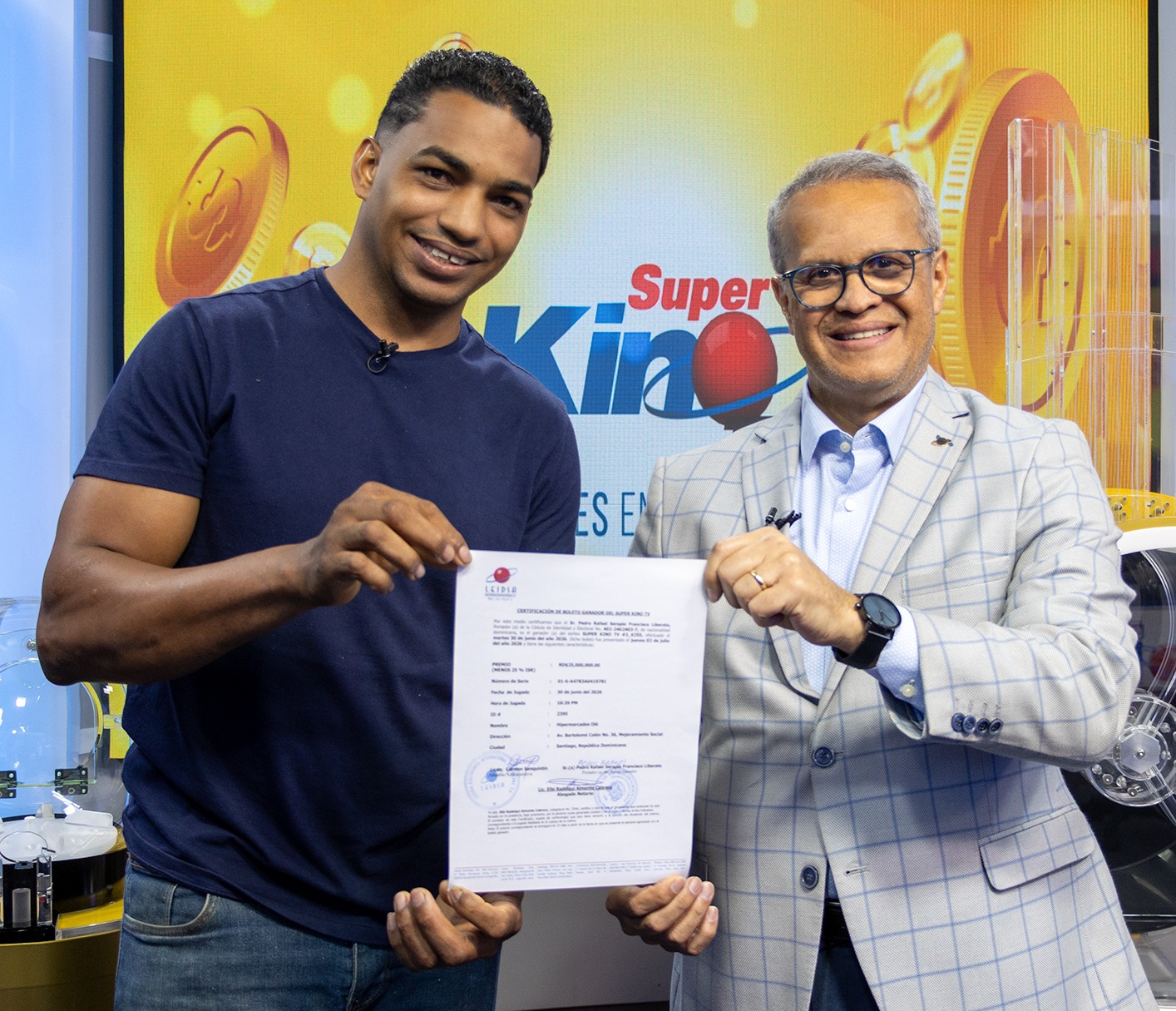 Leidsa entrega certificado a joven panadero ganador de 25 con el Kino.