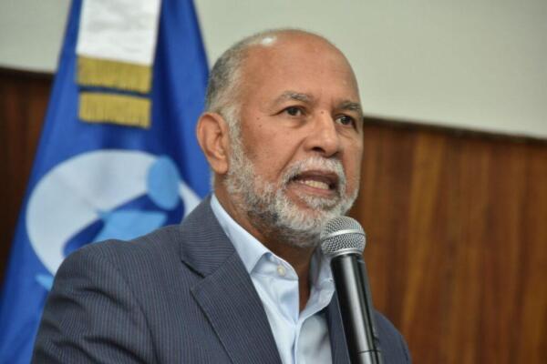 Eduardo Hidalgo recuerda el retraso desde 2017 y el acuerdo de 2023 que permitió avanzar; exige transparencia, seguridad jurídica y respeto a derechos laborales.
