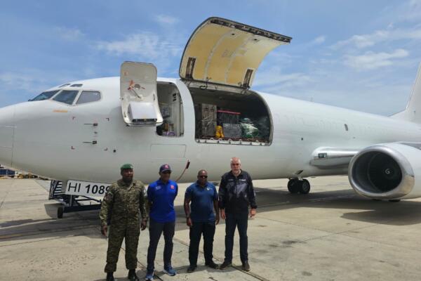 Sky High Dominicana apoya operación humanitaria de la Barbados Defence Force hacia Venezuela. Foto: Fuente externa 