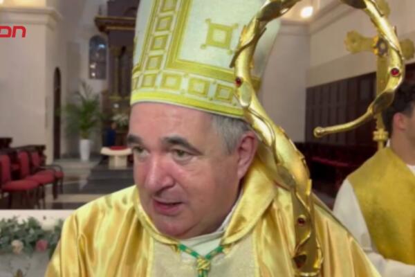 Monseñor Piergiorgio Bertoldi, nuncio apostólico.