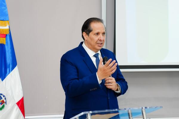 Ministro Víctor Atallah informa que niños diagnosticados con Atrofia Muscular Espinal recibirán tratamiento.