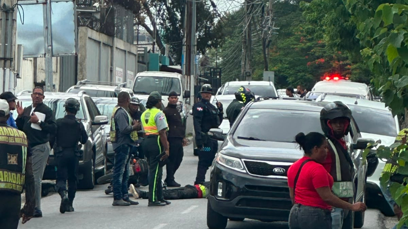 Motorista muere tras desmayarse y ser atropellado en Los Prados