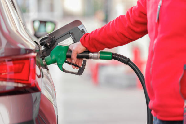 Chóferes califican de insuficientes rebajas de 3 y 2 pesos a la gasolina y el GLP