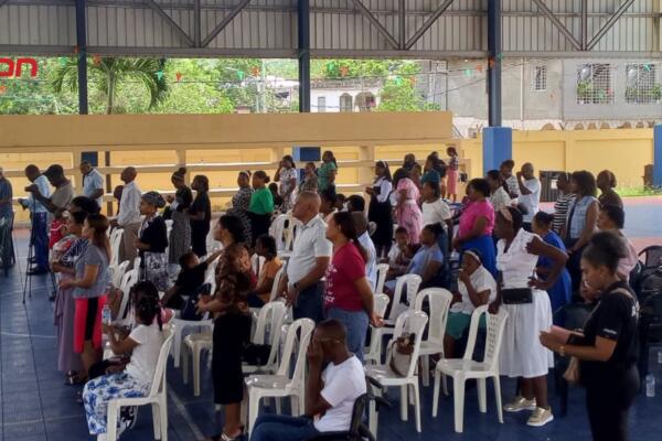 Pastores piden paz en Villa Altagracia tras ola de violencia.
