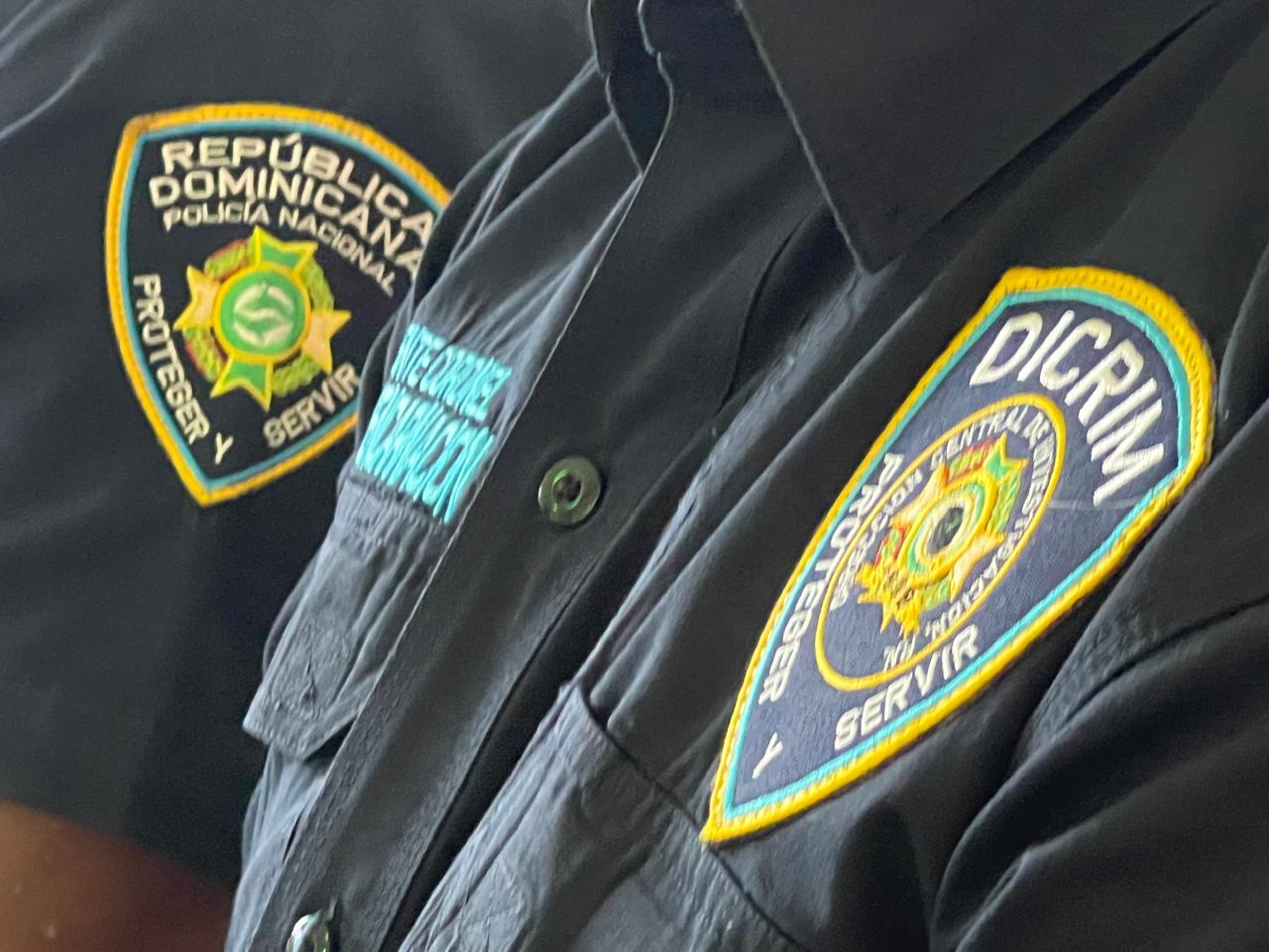 Policía persigue presunto autor de homicidio ocurrido durante riña por alegada deuda de 200 pesos en Villa González