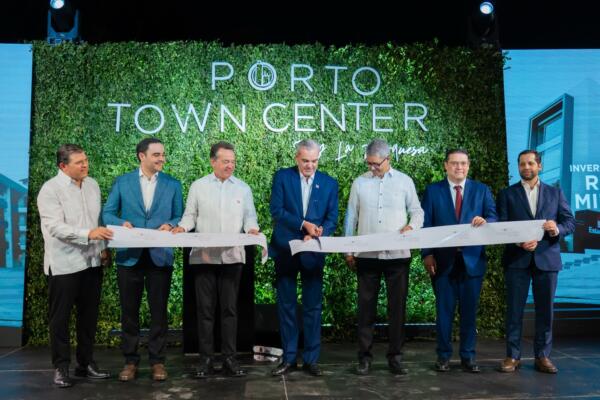 Presidente Abinader encabeza apertura de Porto Town Center, nueva apuesta comercial en Arroyo Hondo