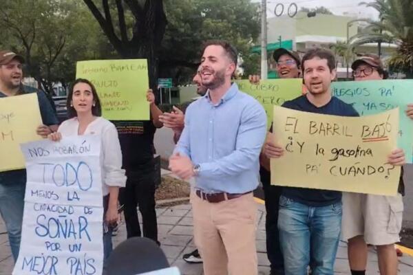 Opción Democrática protesta en demanda de rebaja de combustibles, indexación salarial y alto a la “Ley Mordaza”