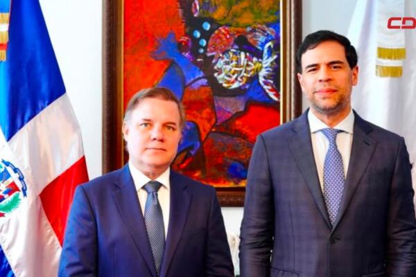 Roberto Ángel Salcedo junto a Joan Ferrer.