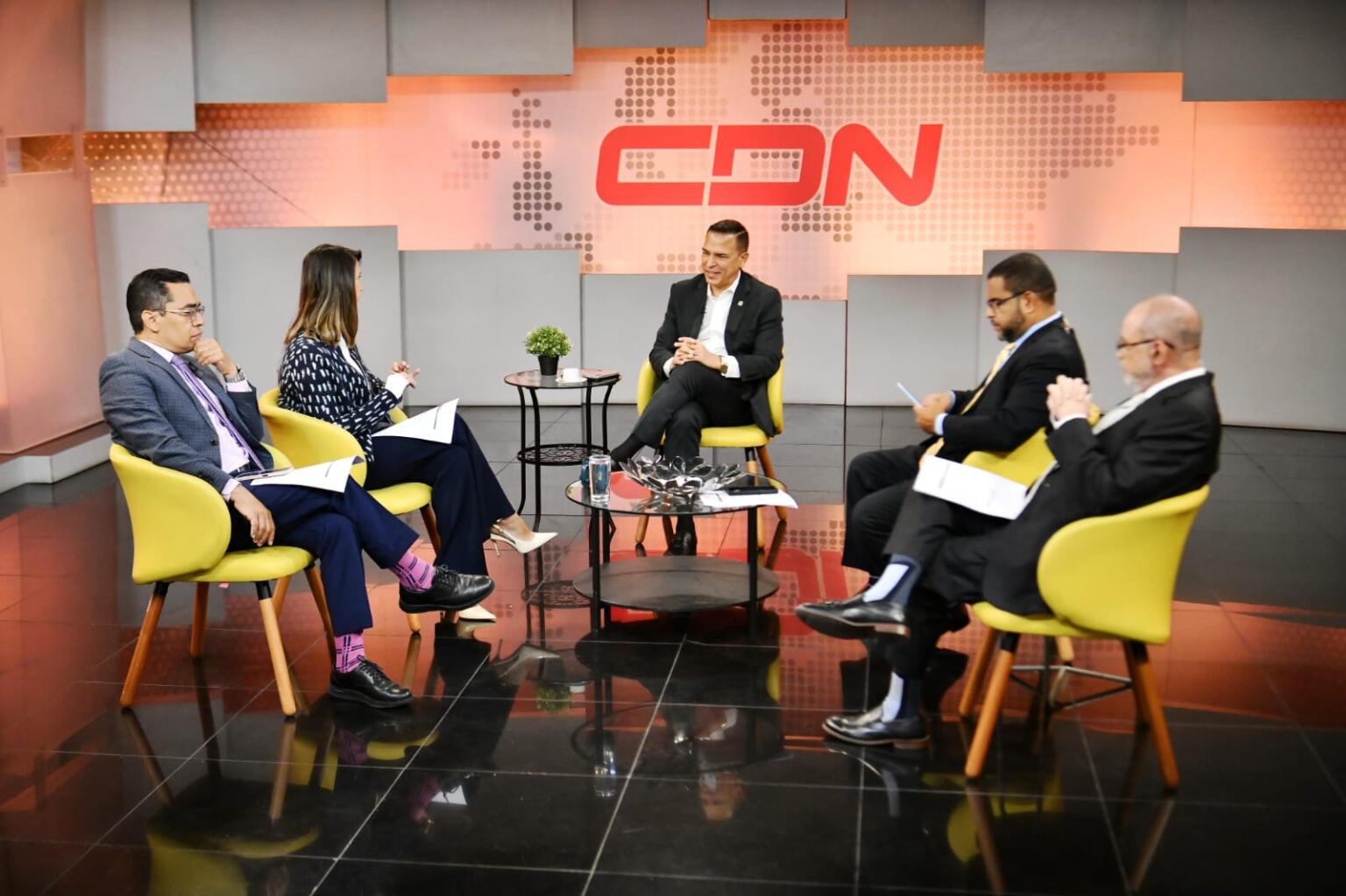 De izquierda a derecha: Federico Jovine, Katherine Hernández, Wandy Bautista, Héctor Marte y Nelson Rodríguez / CDN - Félix de la Cruz.
