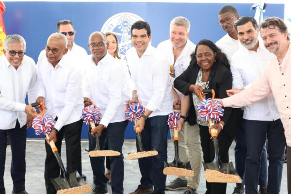 Wellington  Arnaud deja  iniciados trabajos de construcción del alcantarillado sanitario de Boca Chica