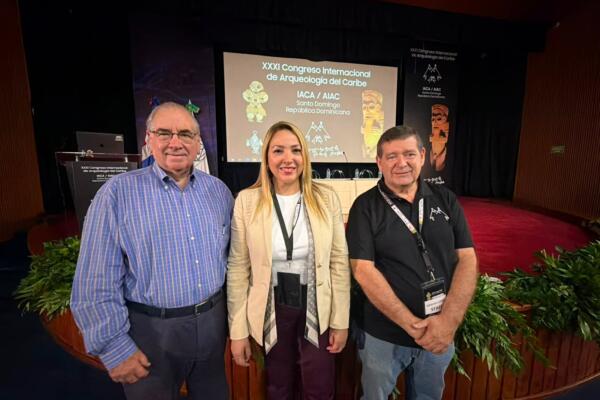 El anuncio fue realizado por la arqueóloga Kathleen Martínez; mientras que Manuel García Arévalo resaltó el valor científico del Congreso Internacional de Arqueología del Caribe. Foto: Fuente externa 