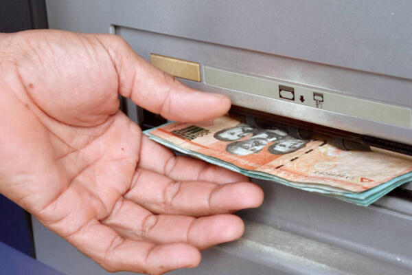Siguen las reacciones ante el aumento de la comisión por transacciones de uso de tarjetas de crédito