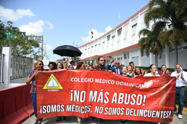 Médicos atacan nuevo Código Penal ante el Tribunal Constitucional