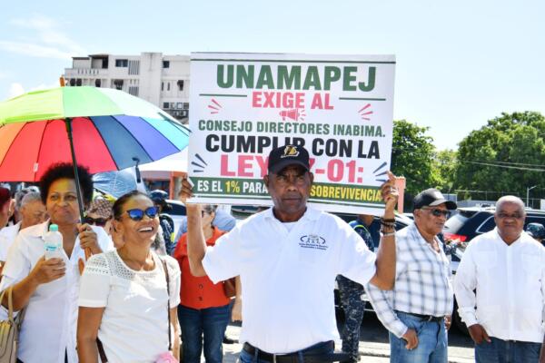 Demandan también una mayor cobertura en sus seguros médicos. Foto: Félix de la Cruz 