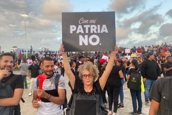 Protestan frente al Tribunal Constitucional en reclamo de cambios al Código Penal y otras demandas sociales