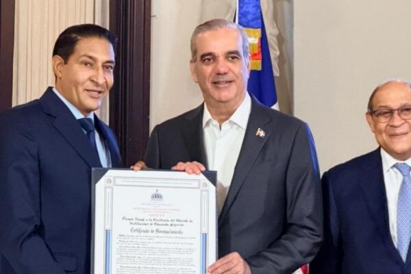 Uno de los galardonados, fue el historiador y maestro Iván Gaton.