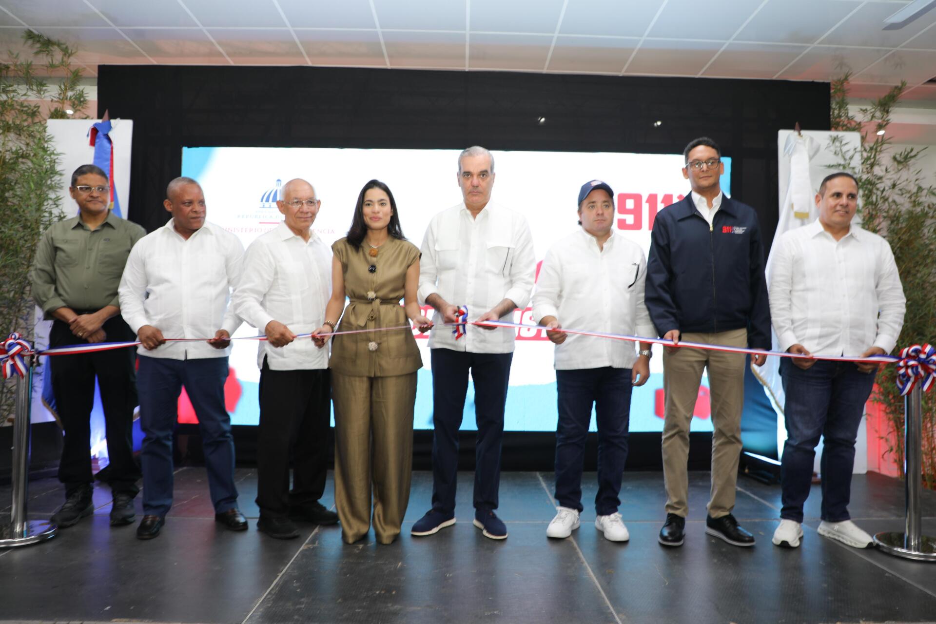Dejó en funcionamiento el Sistema Nacional de Atención a Emergencias y Seguridad 911 en la provincia Montecristi.