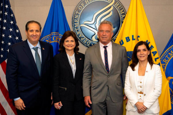 De izq. a der: el ministro Víctor Atallah, la vicepresidenta Raquel Peña, el secretario de salud de EEUU, Robert Kennedy Jr. y la embajadora de EEUU en RD, Leah Campos