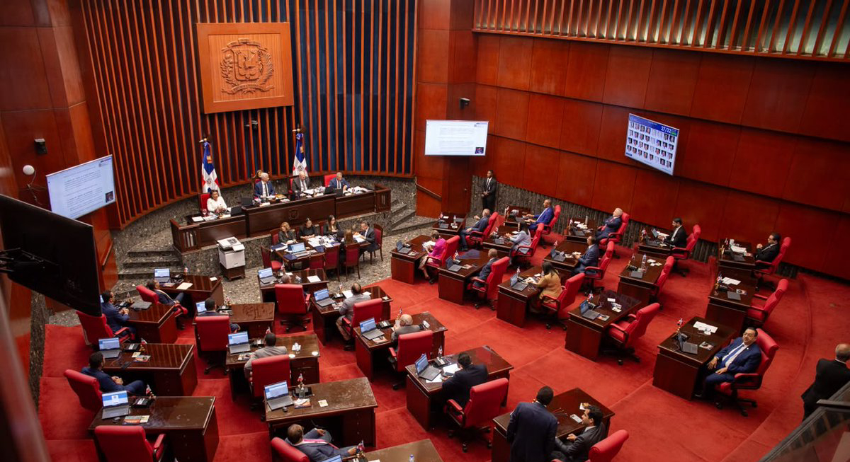 Senado de la República durante sesión sobre el proyecto de reforma policial