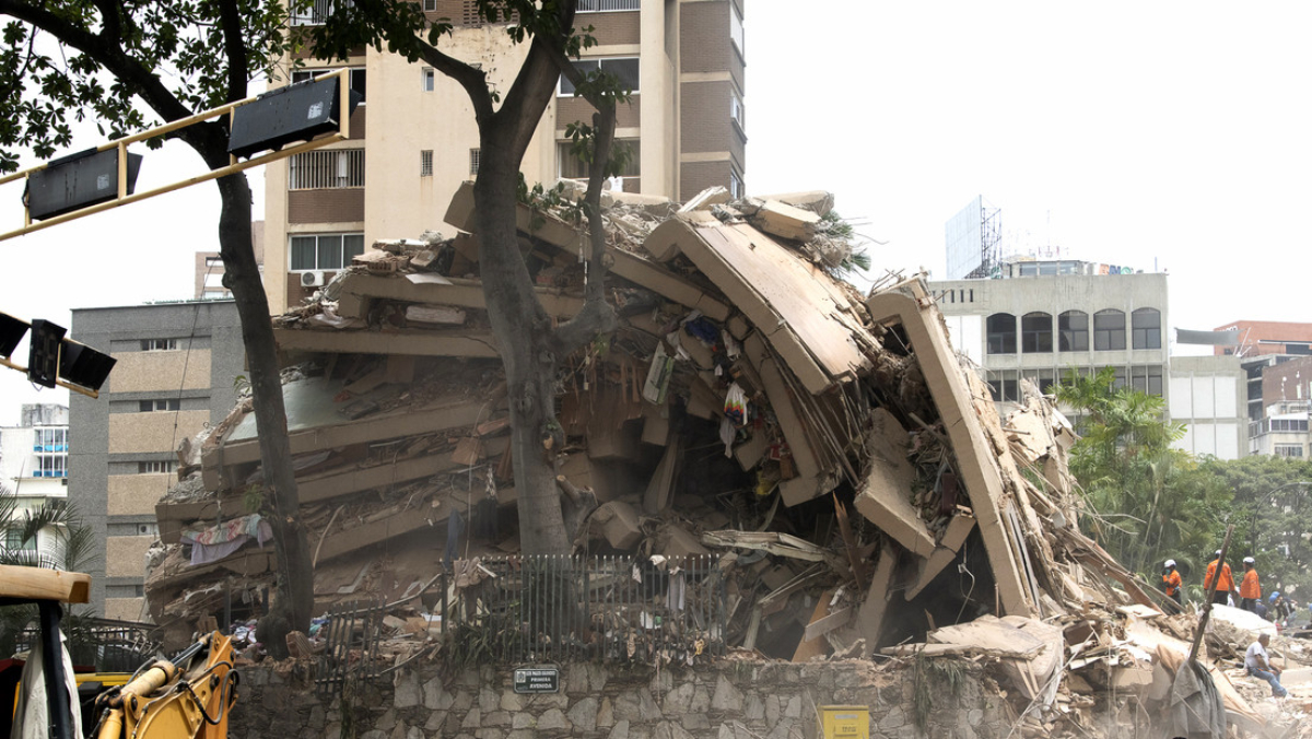 Un edificio derrumbado en Los Palos Grandes, Caracas, Venezuela, el jueves 25 de junio de 2026